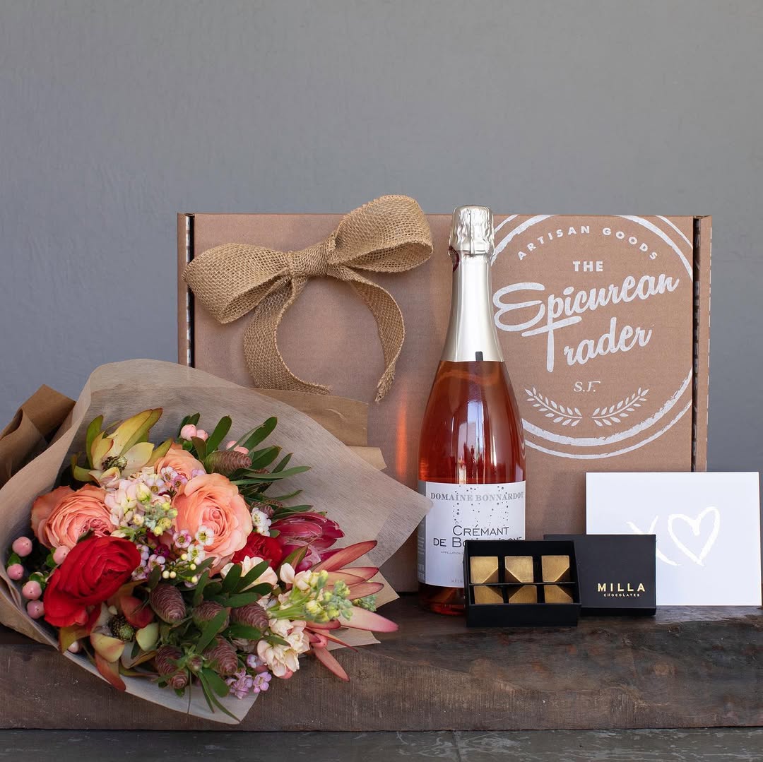 Cocktail Kits vs. Beverage Baskets: Which Fits Your Event? - The Epicurean Trader